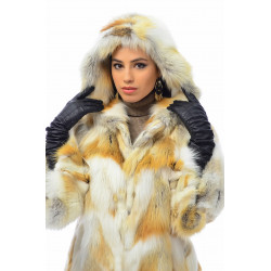 Шуба с капюшоном из меха лисы